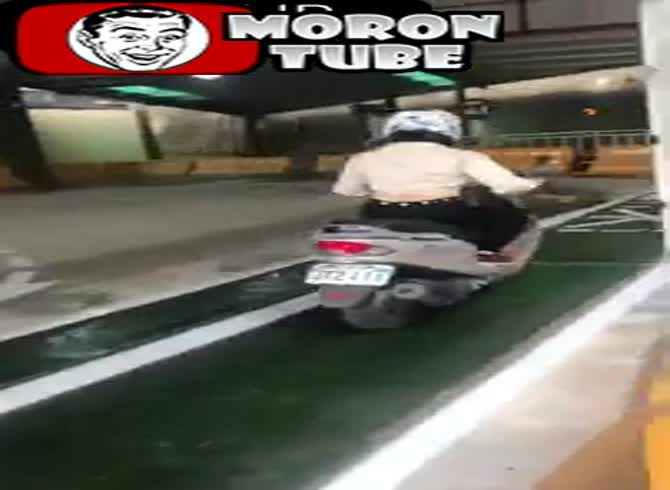 Video :This is how to get your scooter license to expire
